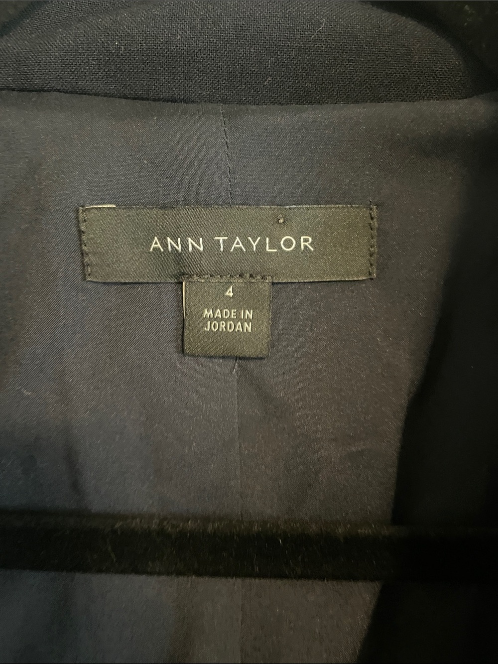 Ann Taylor Collarless Navy Blazer in Seasonless Stretch size 4 - Picture 6 of 8